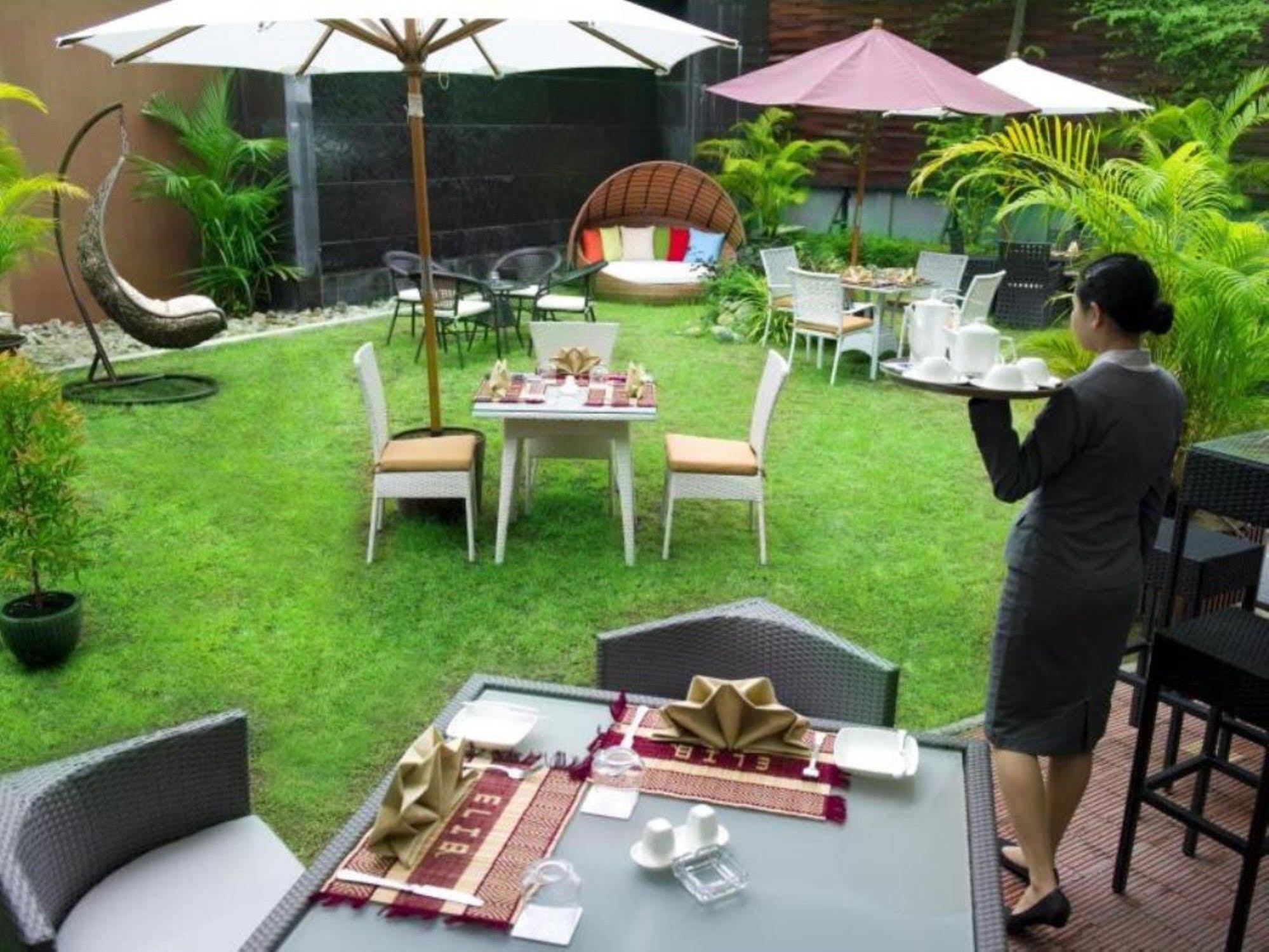 Avenue 64 Hotel Yangon Exteriör bild