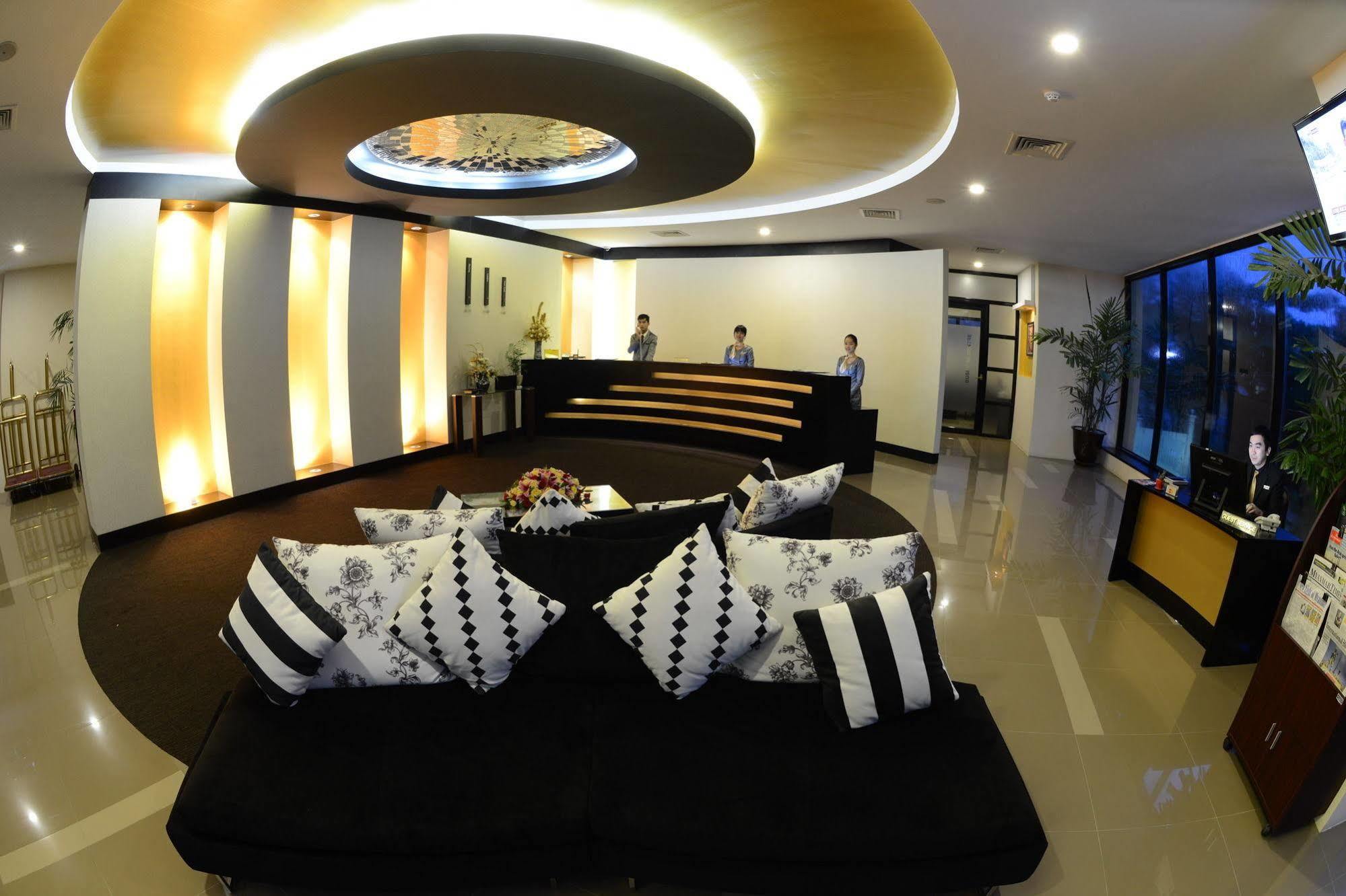 Avenue 64 Hotel Yangon Exteriör bild